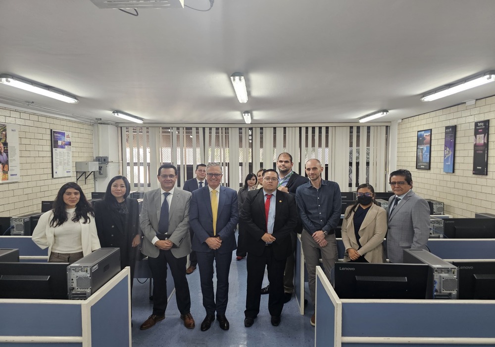 Entrega de estaciones de trabajo ESIA Ticomán, IPN