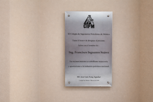 Placa del Salón de Usos Múltiples